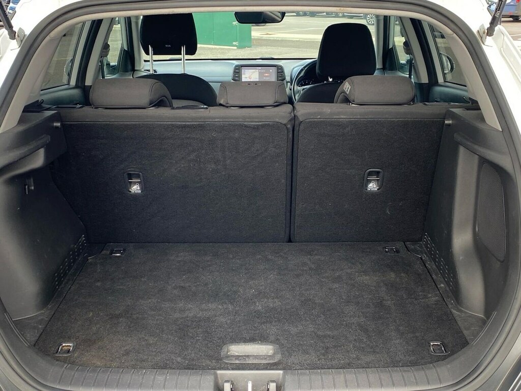 Hyundai Kona Kona Premium White #17