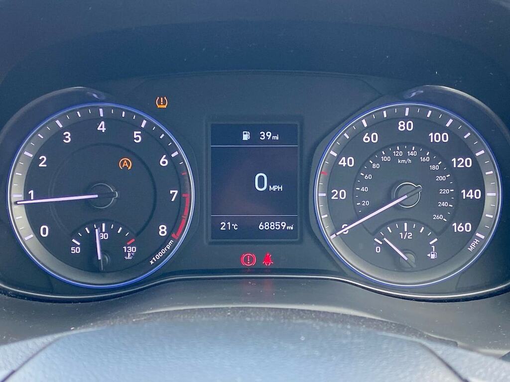 Hyundai Kona Kona Premium White #10