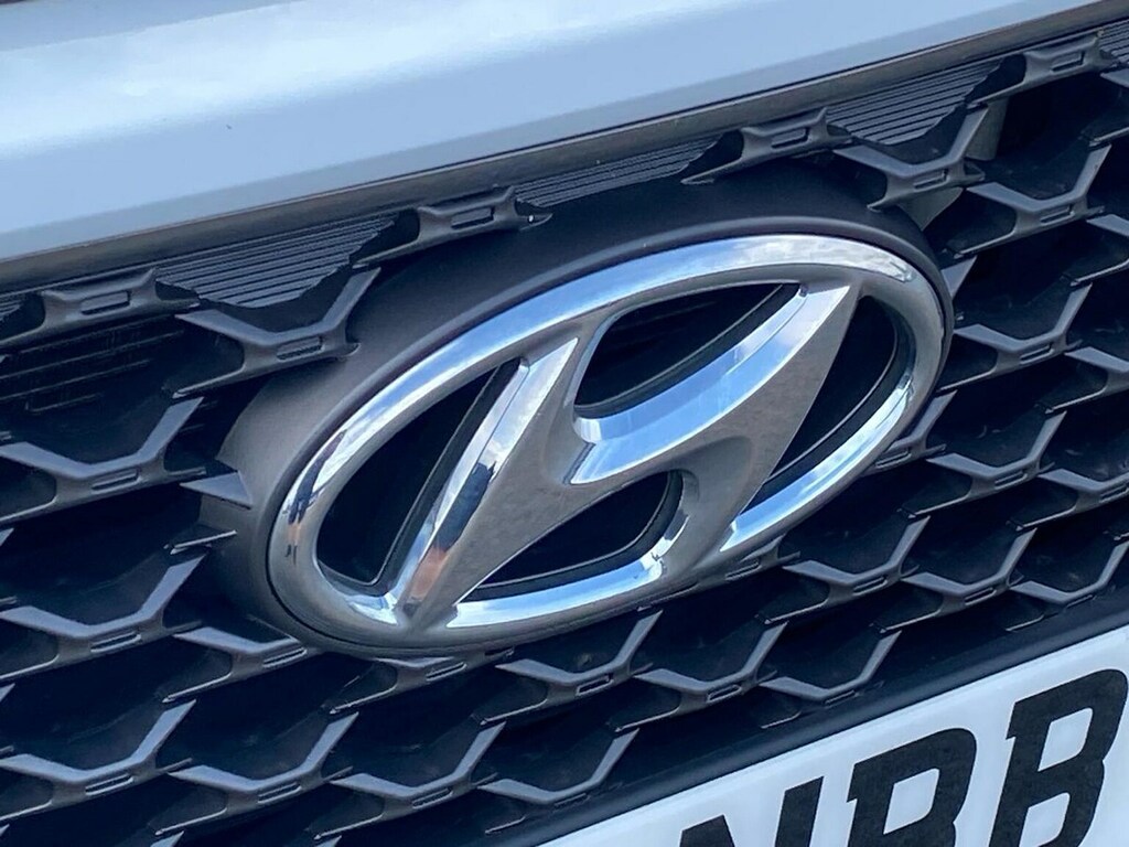Hyundai Kona Kona Premium White #32