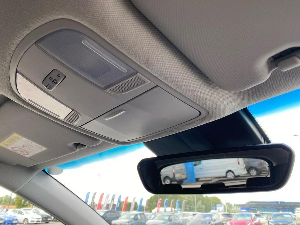 Hyundai Kona Kona Premium White #14