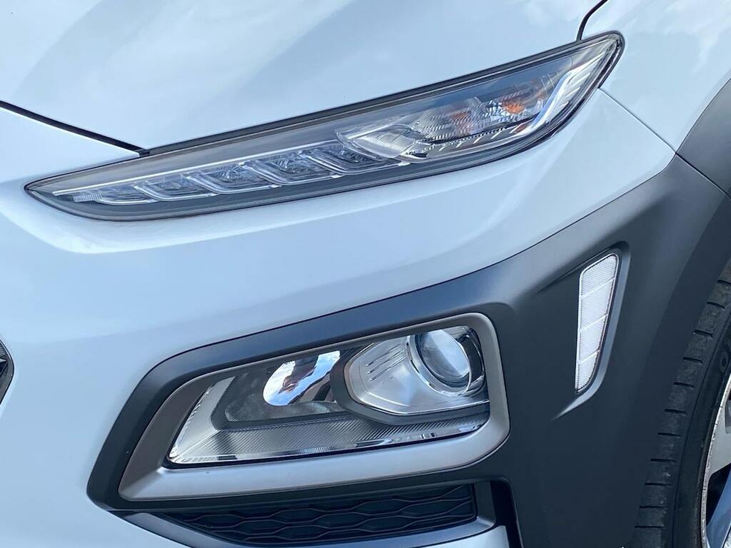 Hyundai Kona Kona Premium White #33