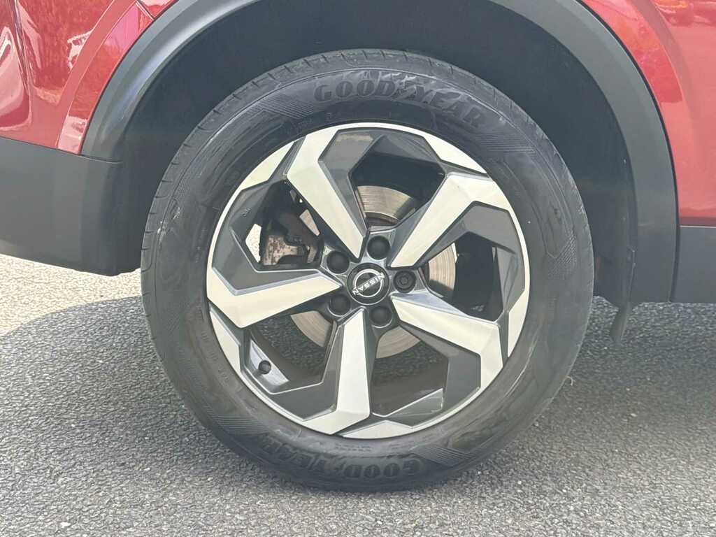 Nissan Qashqai 1.3 Dig-t Mh 158 N-connecta Xtronic Red #6