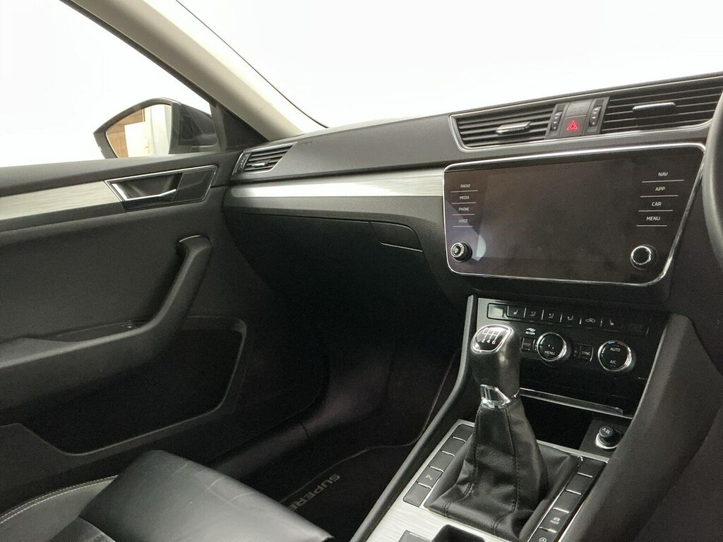 Skoda Superb Skoda Hatchback 2.0 Tdi 150 Se L Dsg White #13