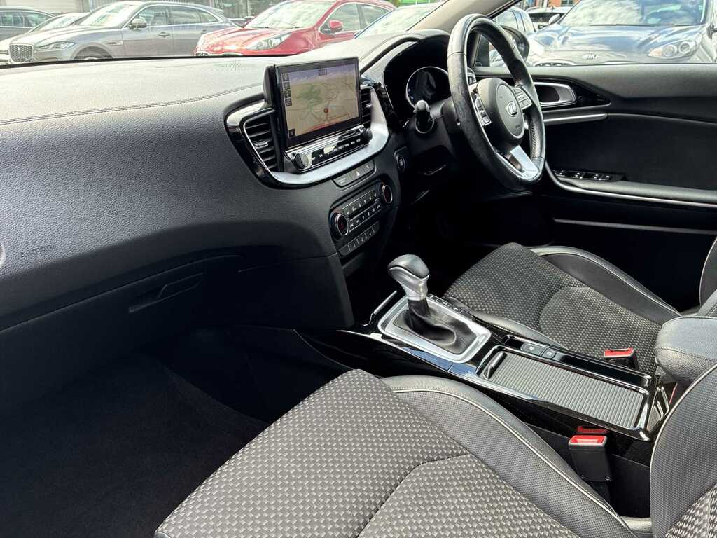 Kia Xceed 1.6 Gdi 8.9Kwh 3 Suv Plug-in Hybrid Dct Black #7