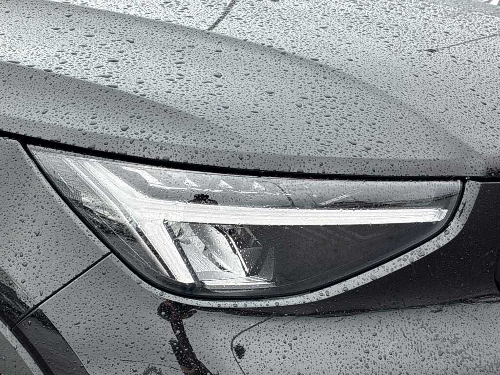 Volvo XC40 2.0 B3p Plus Black Edition SC75VMU Black #4