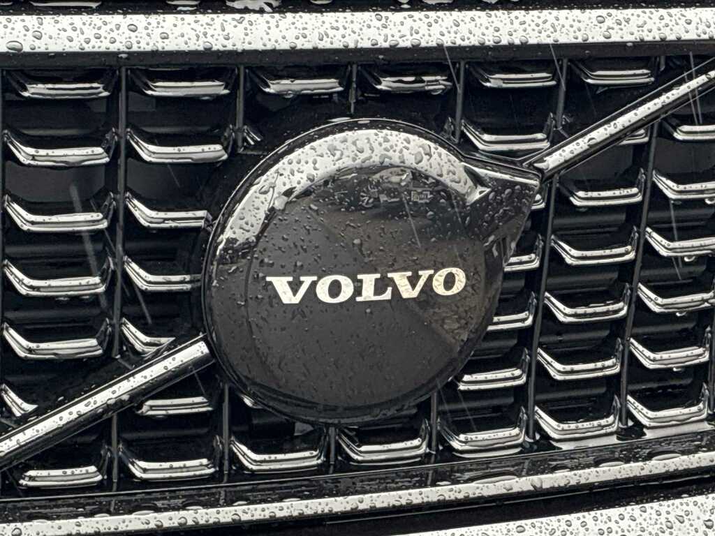 Volvo XC40 2.0 B3p Plus Black Edition SC75VMU Black #3