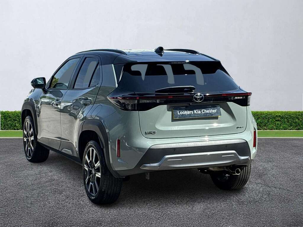 Toyota Yaris Cross 1.5 Hybrid 130 Premiere Edition Cvt Green #2
