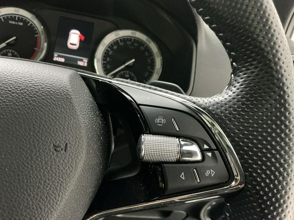 Skoda Karoq 1.5 Tsi Sportline Dsg Black #25