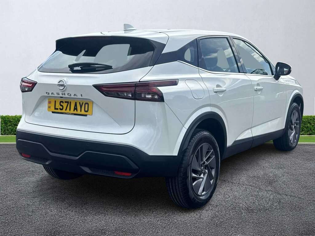 Nissan Qashqai 1.3 Dig-t Mh 158 Acenta Premium Xtronic White #3