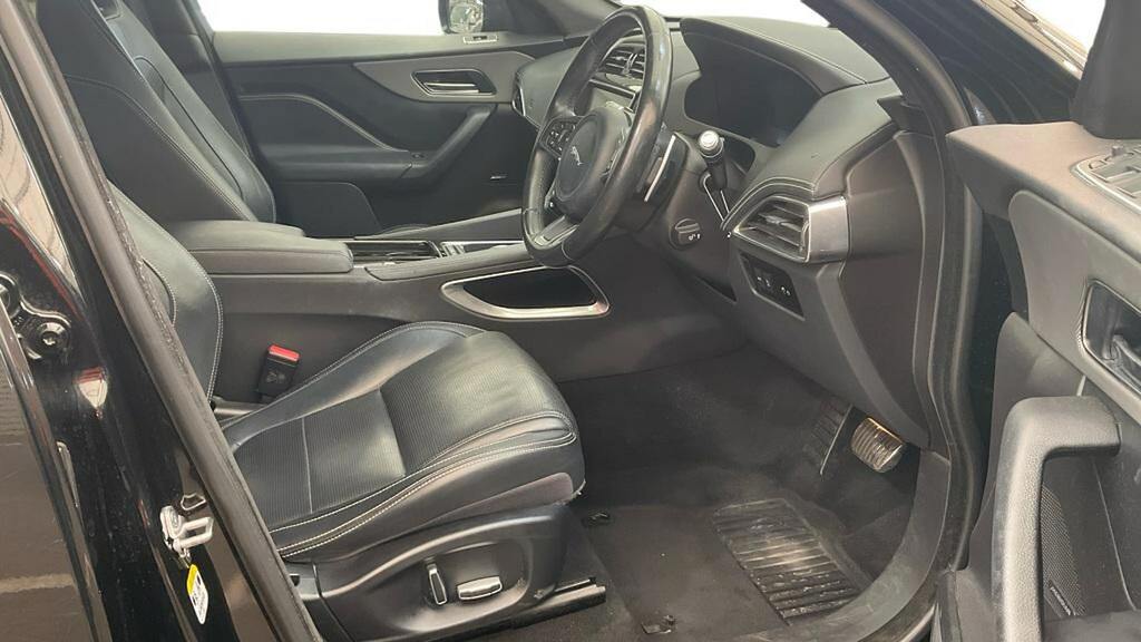 Jaguar F-Pace 2.0 P250i Chequered Flag Suv Awd E Black #3