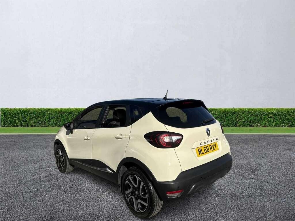 Renault Captur 0.9 Tce 90 Iconic White #2
