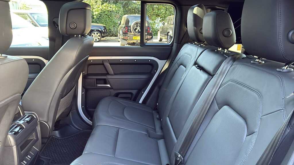 Land Rover Defender 110 3.0 D250 X-dynamic Hse 110 Grey #4