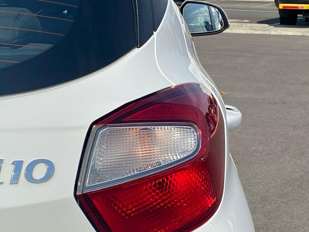 Hyundai I10 1.0 Premium Hatchback Euro 6 S White #35