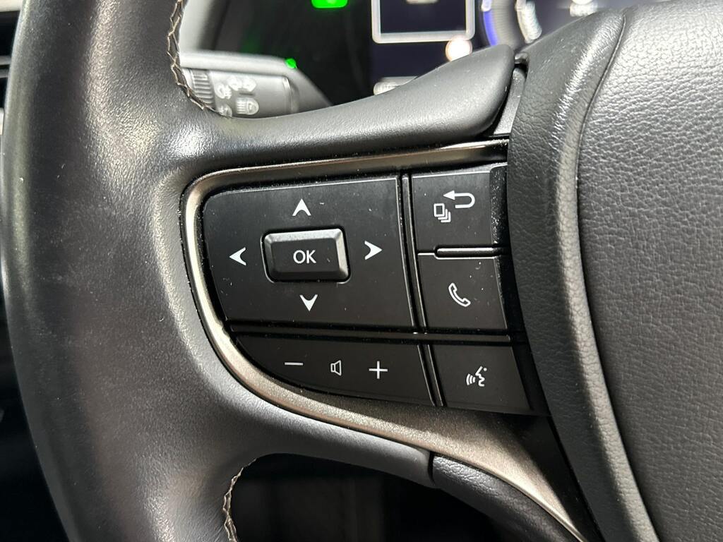 Lexus UX 2.0 250H F Sport Premium Plus Suv Hyb White #25