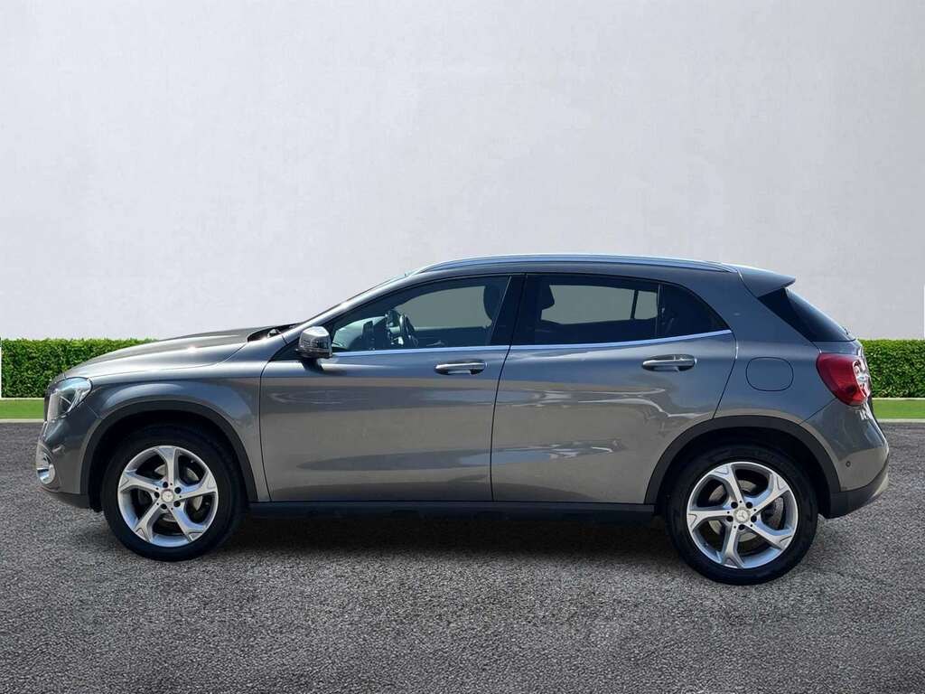 Mercedes-Benz GLA Class 200D Se Suv 7G-dct Euro 6 Ss 136 Ps Black #17