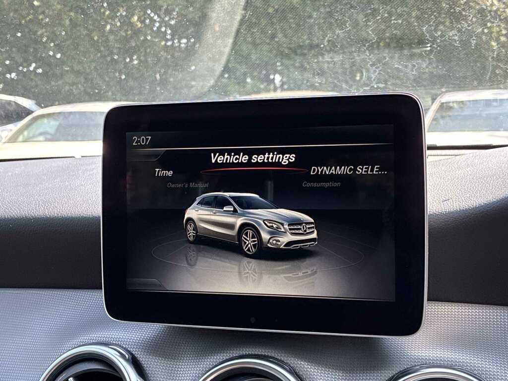 Mercedes-Benz GLA Class 200D Se Suv 7G-dct Euro 6 Ss 136 Ps Black #32