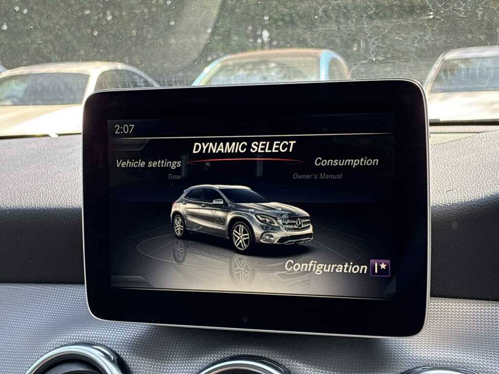 Mercedes-Benz GLA Class 200D Se Suv 7G-dct Euro 6 Ss 136 Ps Black #33