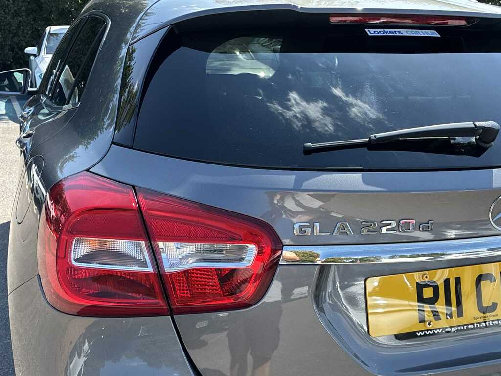 Mercedes-Benz GLA Class 200D Se Suv 7G-dct Euro 6 Ss 136 Ps Black #27