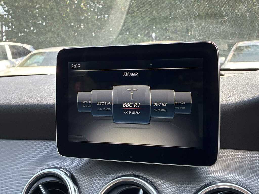 Mercedes-Benz GLA Class 200D Se Suv 7G-dct Euro 6 Ss 136 Ps Black #35