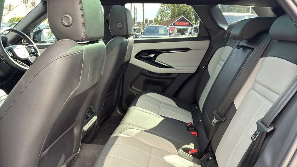 Land Rover Range Rover Evoque 2.0 D200 Dynamic Se Black #4