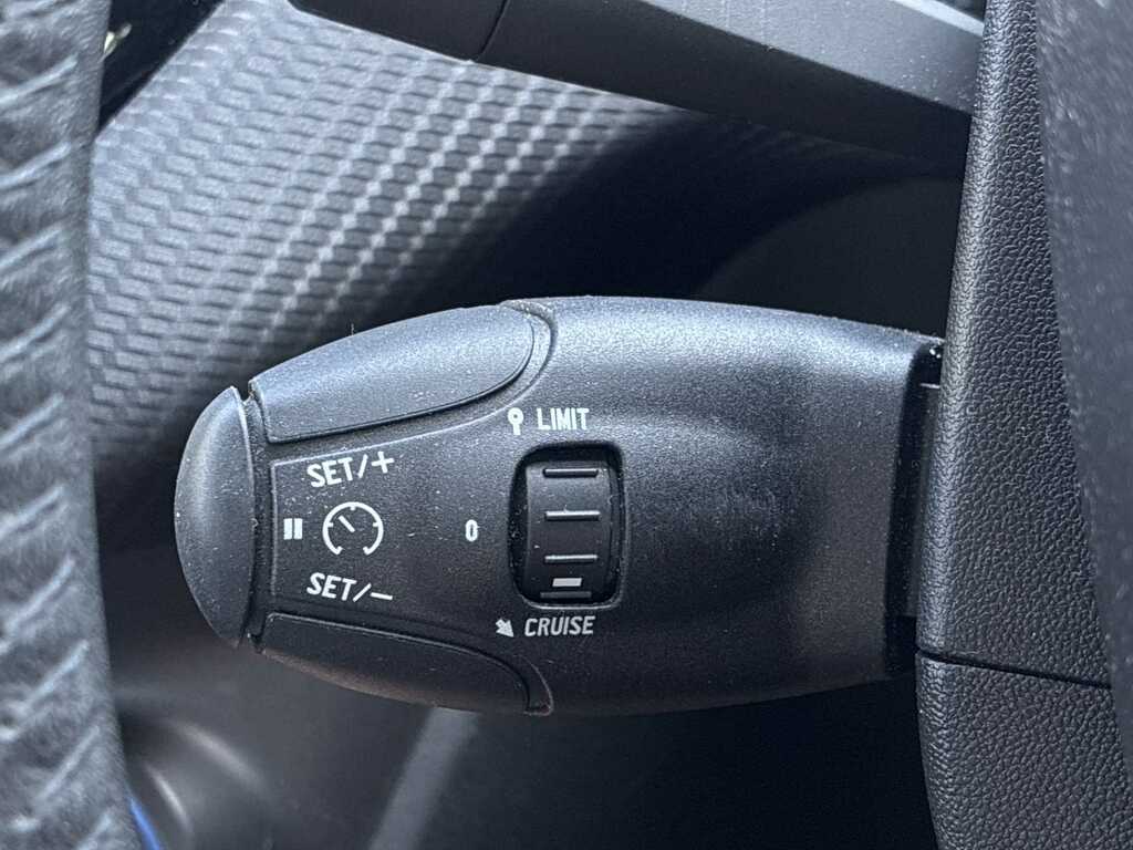 Peugeot 208 1.2 Vti Active 20 Road Tax Blue #32