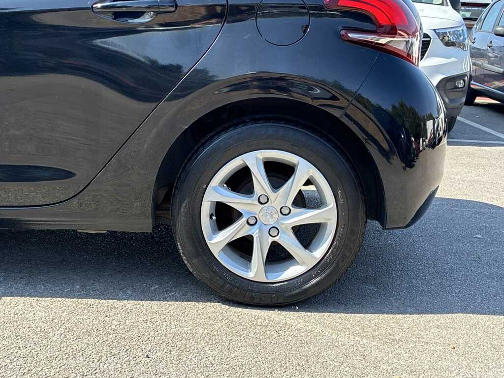 Peugeot 208 1.2 Puretech 82 Active Black #6