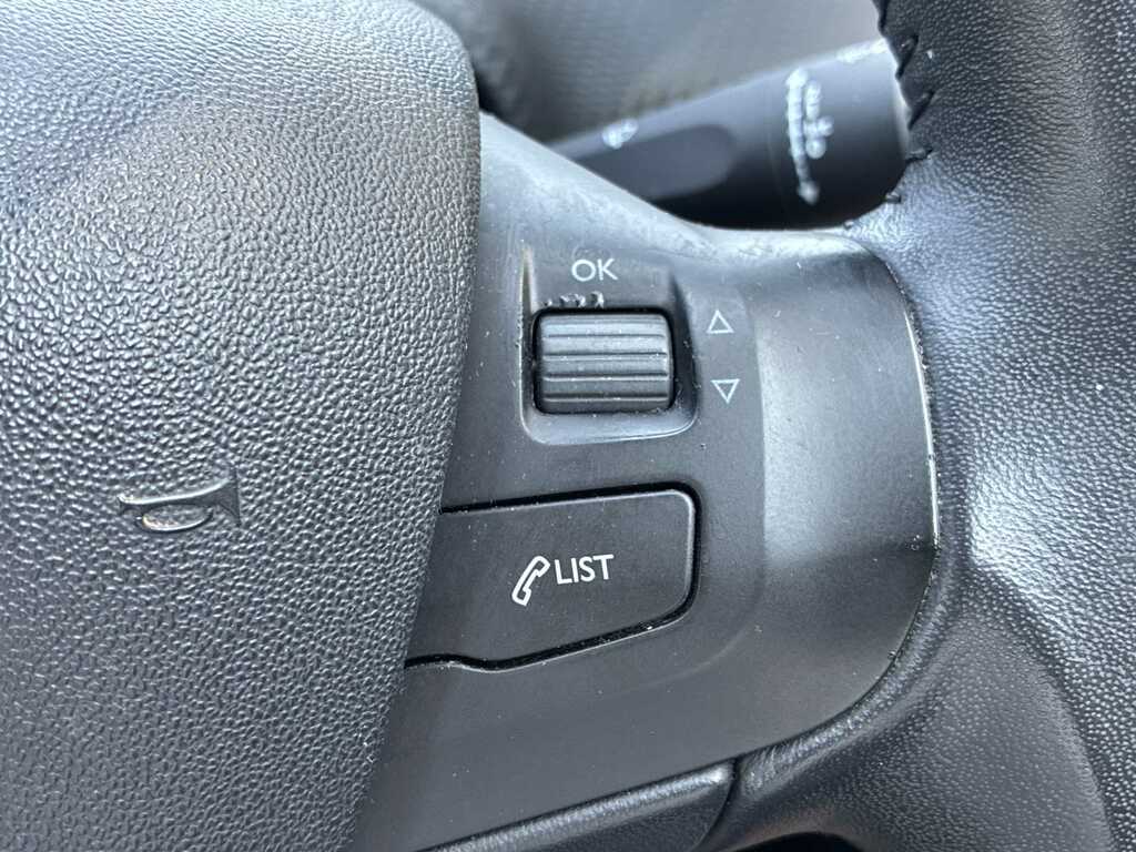 Peugeot 208 1.2 Vti Active 20 Road Tax Blue #24