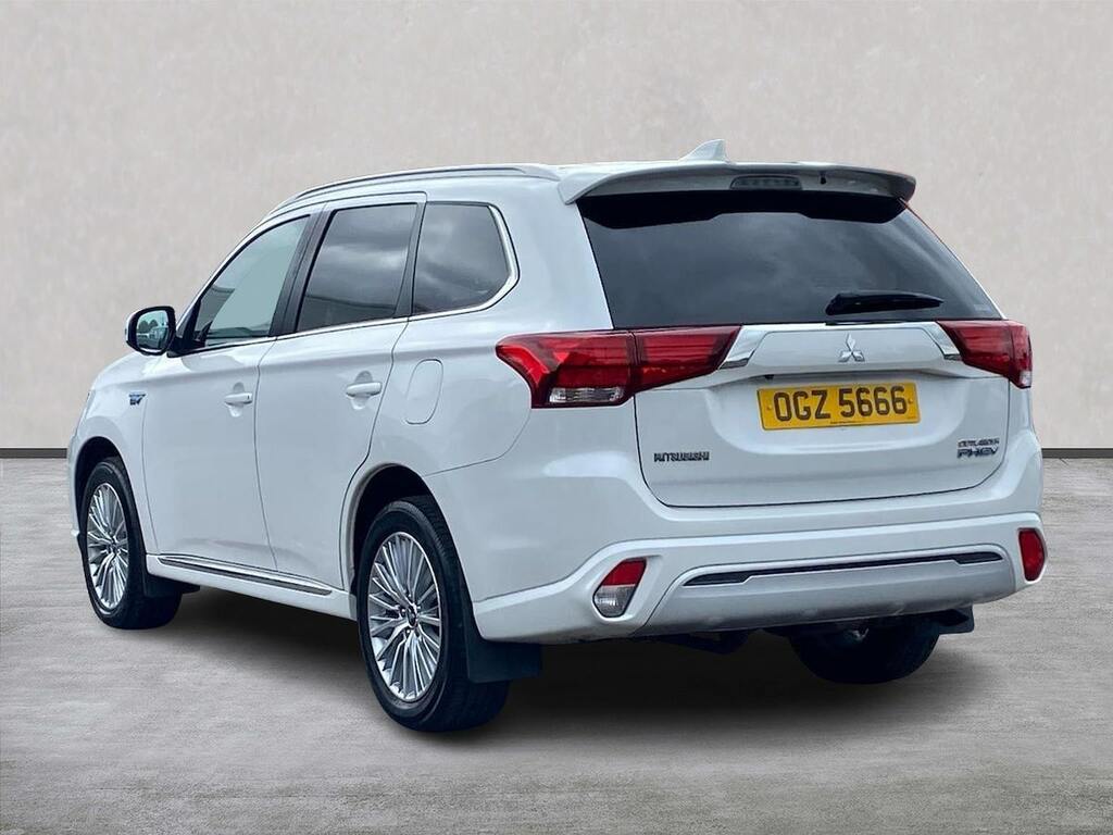 Mitsubishi Outlander 2.4 Phev 4H White #2