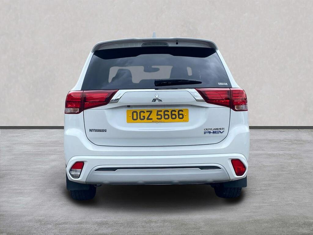 Mitsubishi Outlander 2.4 Phev 4H White #4