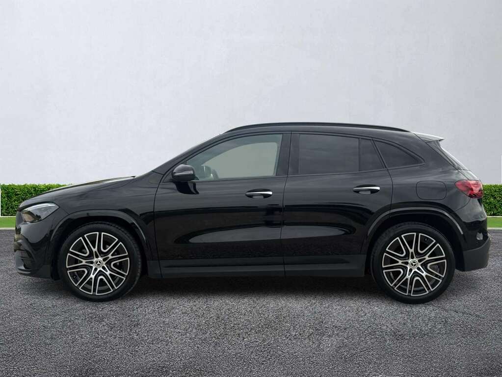 Mercedes-Benz GLA Class Gla 220D 4Matic Amg Line Premium Black #4