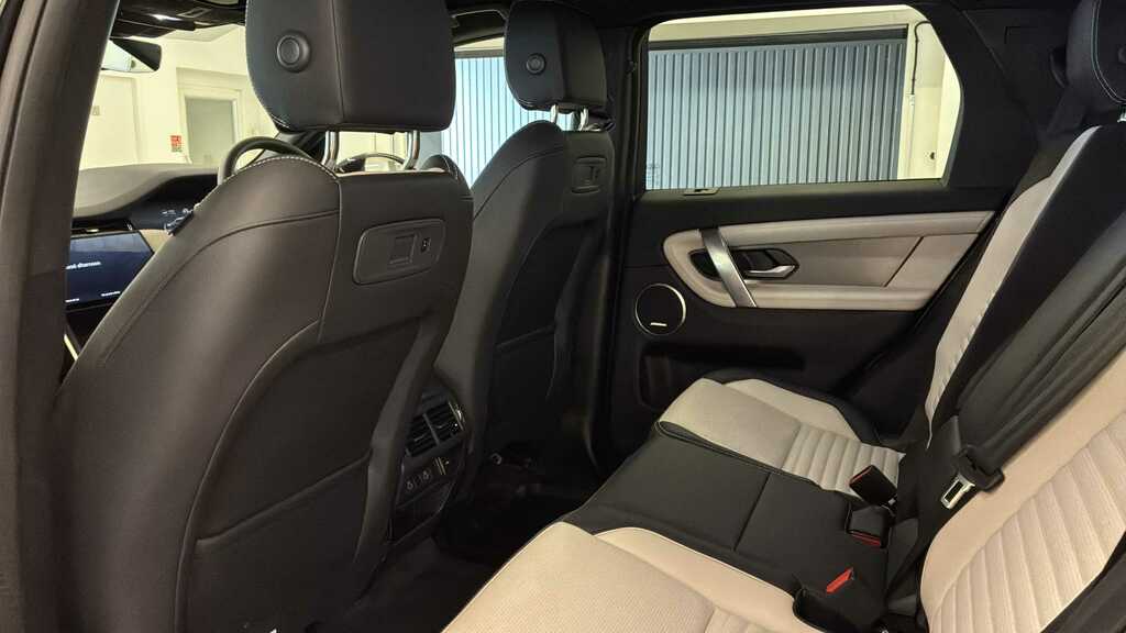 Land Rover Discovery Sport 1.5 P270e Landmark 5 Seat Black #4