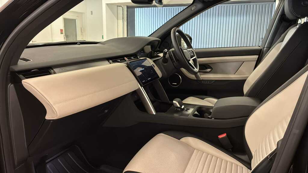 Land Rover Discovery Sport 1.5 P270e Landmark 5 Seat Black #3