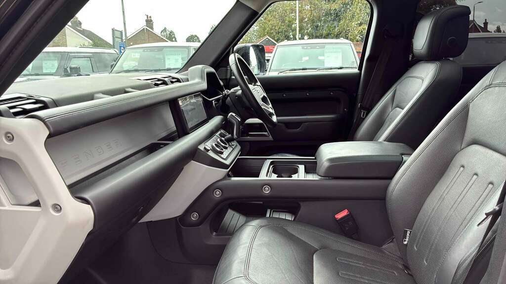 Land Rover Defender 110 2.0 D240 Hse 110 Black #3