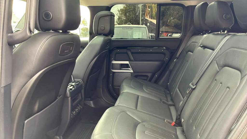 Land Rover Defender 110 2.0 D240 Hse 110 Black #4