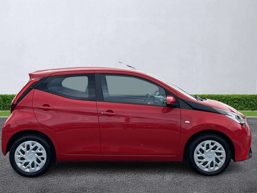 Toyota Aygo 1.0 Vvt-i X-play Red #3