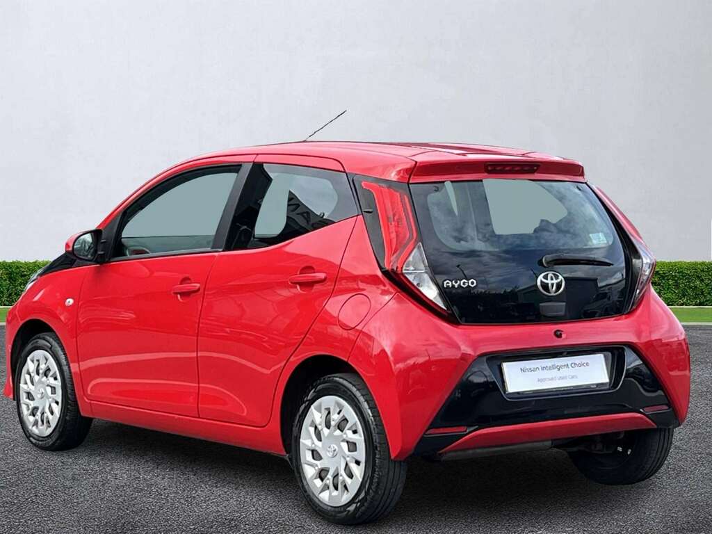 Toyota Aygo 1.0 Vvt-i X-play Red #2