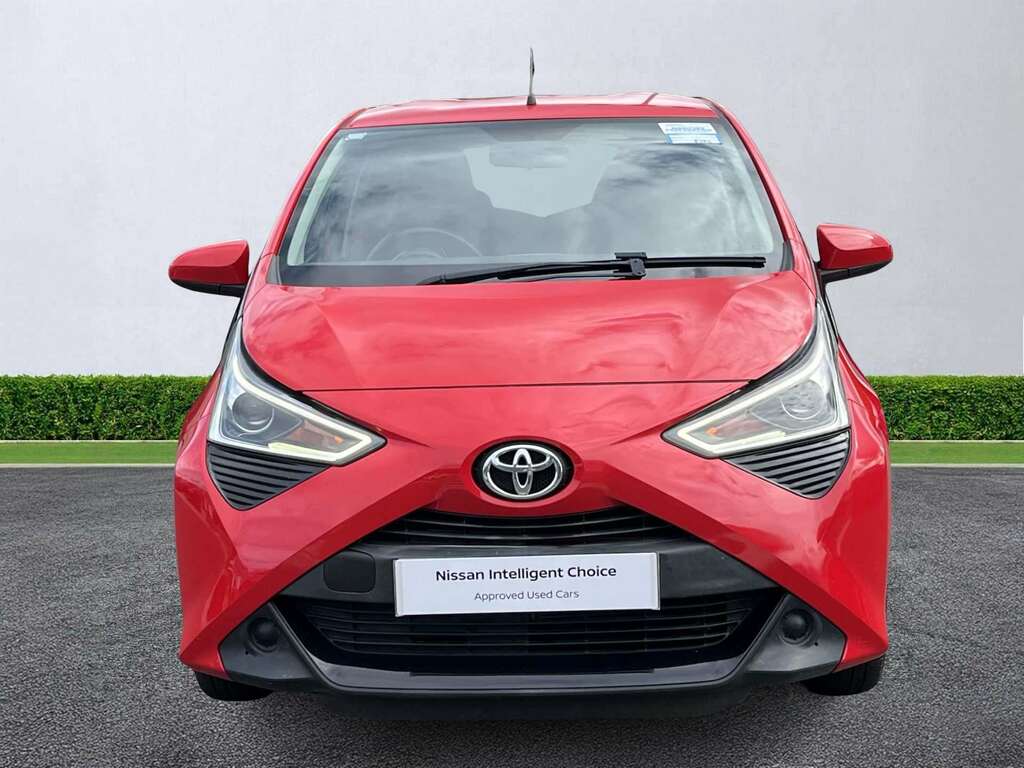 Toyota Aygo 1.0 Vvt-i X-play Red #4