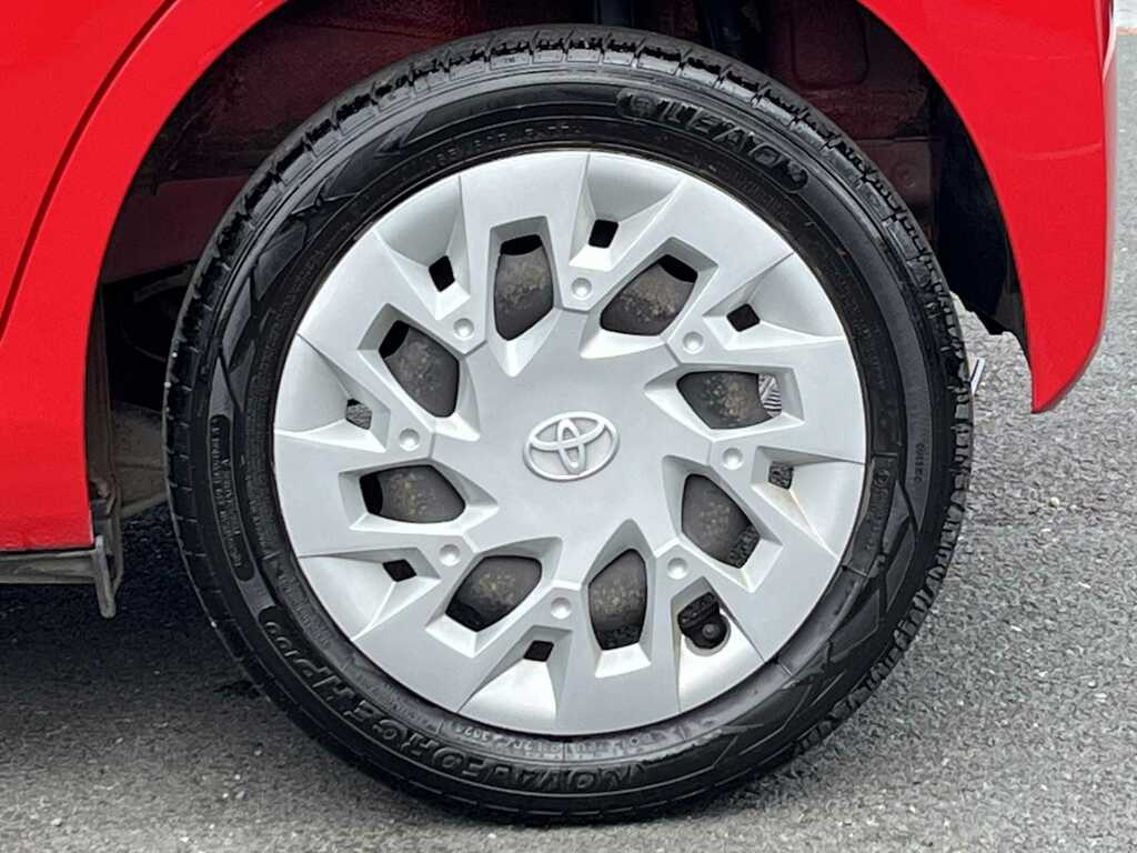 Toyota Aygo 1.0 Vvt-i X-play Red #6