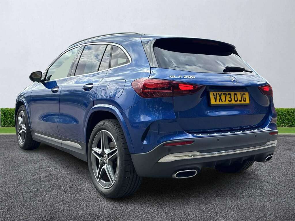 Mercedes-Benz GLA Class Gla 200 Amg Line Premium Blue #2