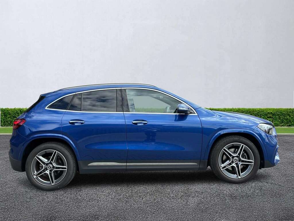 Mercedes-Benz GLA Class Gla 200 Amg Line Premium Blue #3