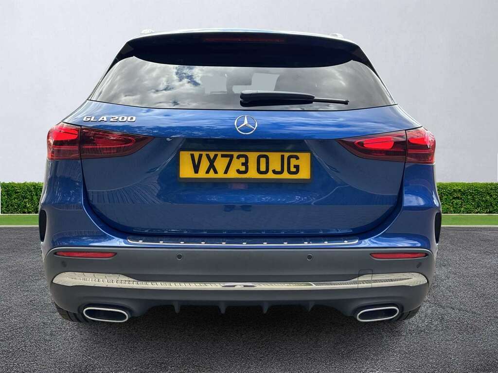 Mercedes-Benz GLA Class Gla 200 Amg Line Premium Blue #4