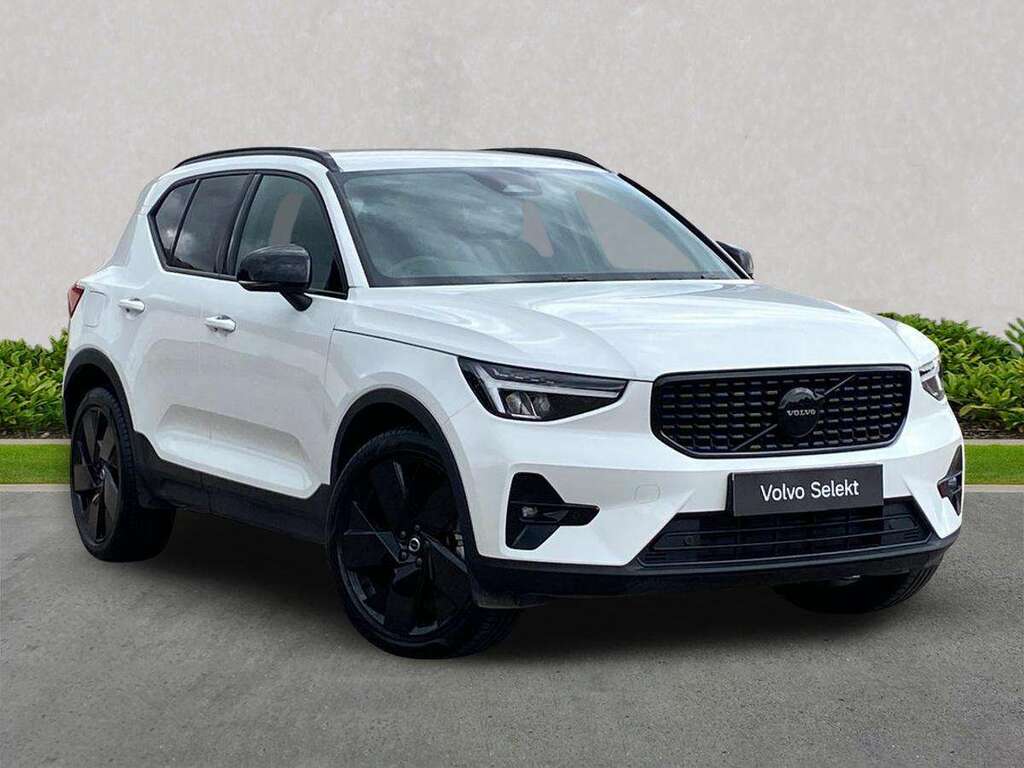 Volvo XC40 2.0 B3p Plus Black Edition White