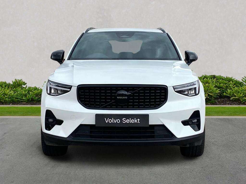 Volvo XC40 2.0 B3p Plus Black Edition White #5