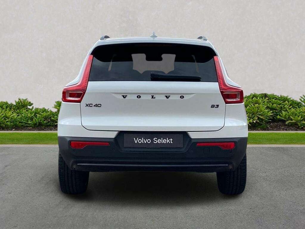Volvo XC40 2.0 B3p Plus Black Edition White #4