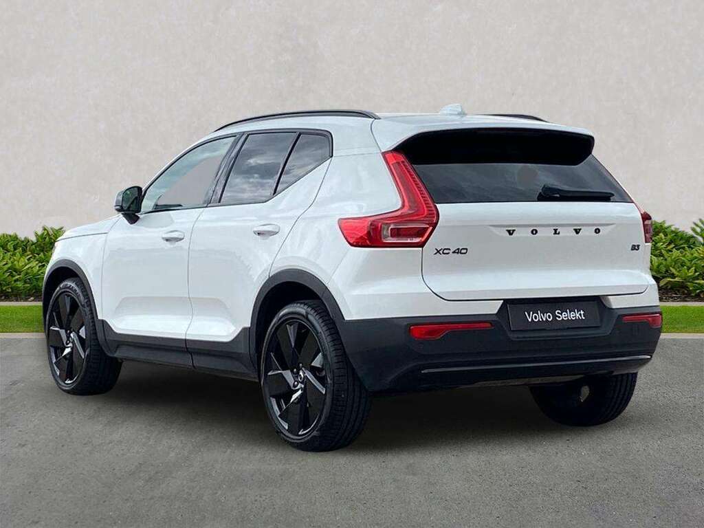Volvo XC40 2.0 B3p Plus Black Edition White #2