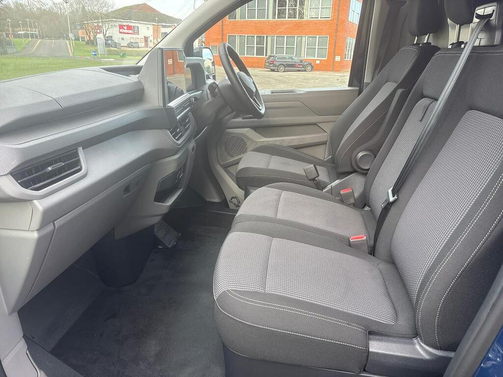 Volkswagen E-Transporter Swb 286Ps 65Kwh 5 Seats Red #16