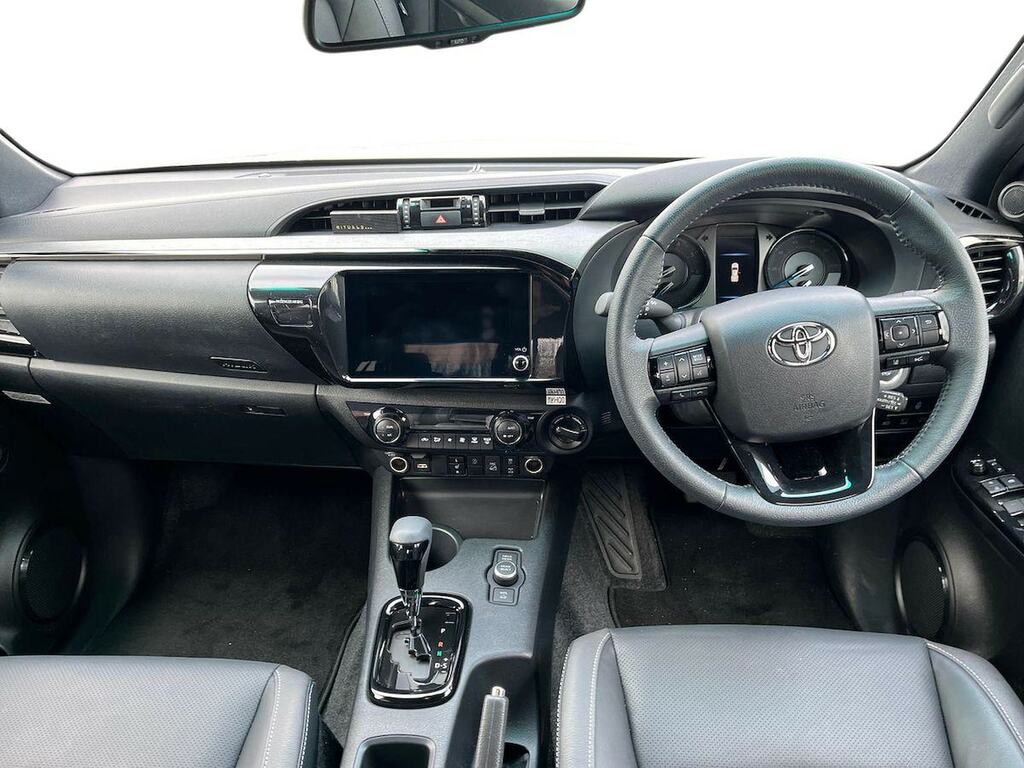 Toyota HILUX Invincible X Brown #8