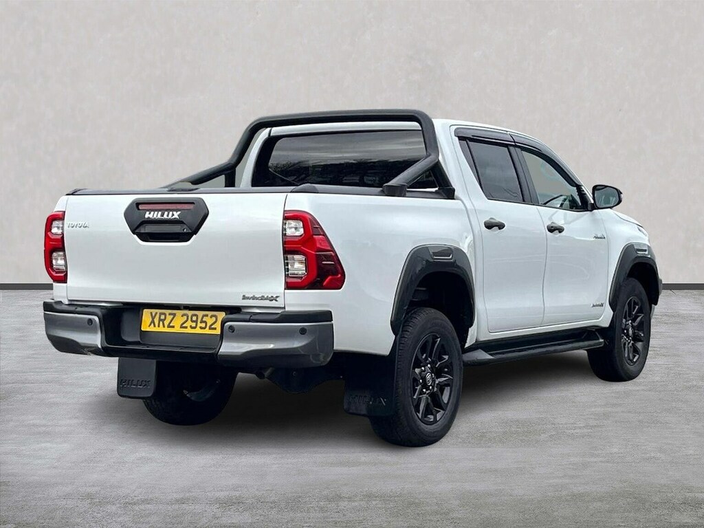 Toyota HILUX Invincible X Brown #18