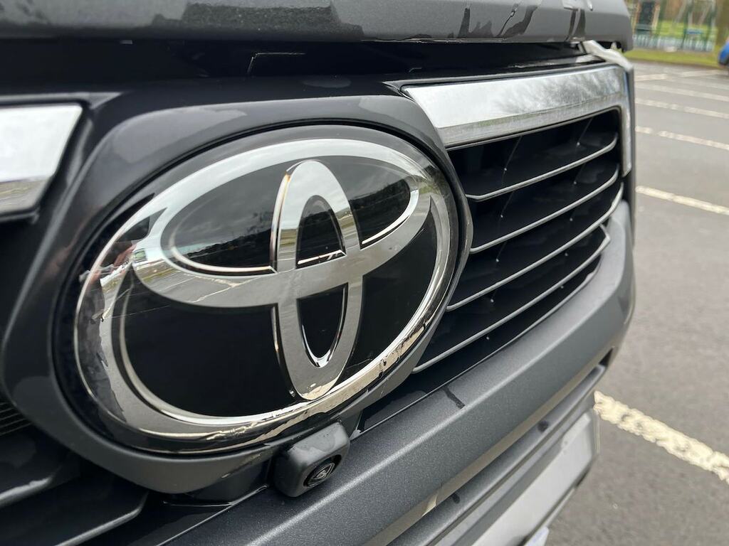 Toyota HILUX Invincible X Brown #32