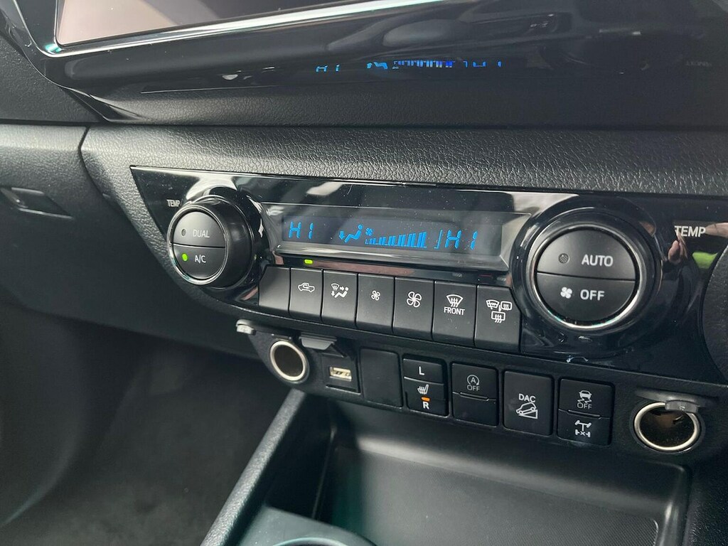 Toyota HILUX Invincible X Brown #12
